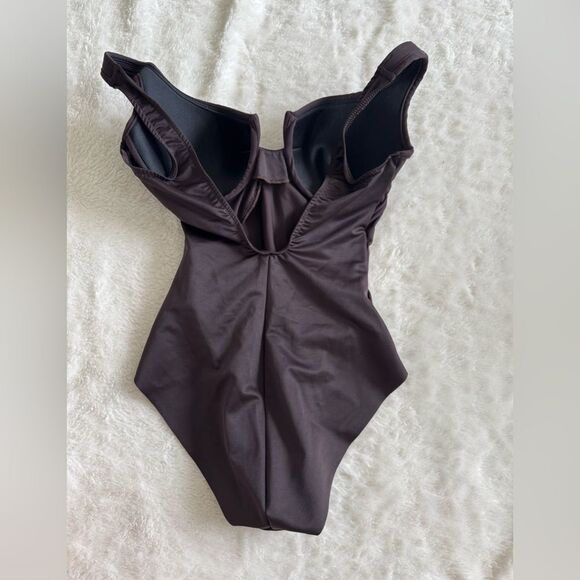 Miraclesuit Must Have Escape One-Piece Slimming Underwire Swimsuit Brown Sz 8 - Picture 6 of 9